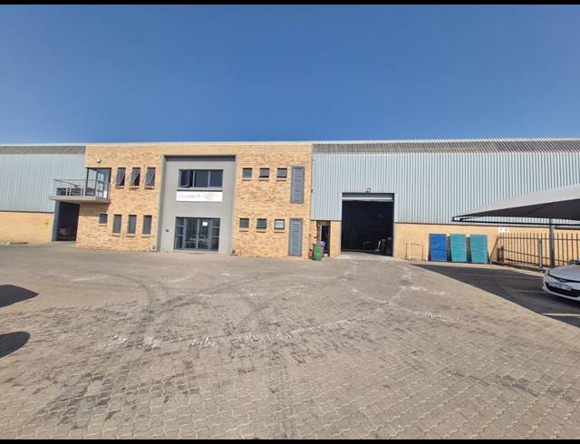 1,350M² WAREHOUSE TO LET IN JET PARK